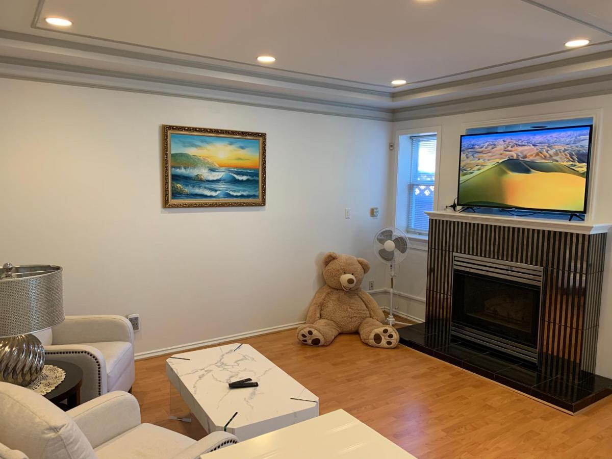One Bedroom Queen Bed Sharing Washroom In Tiger Sweet House License## Richmond Exterior foto
