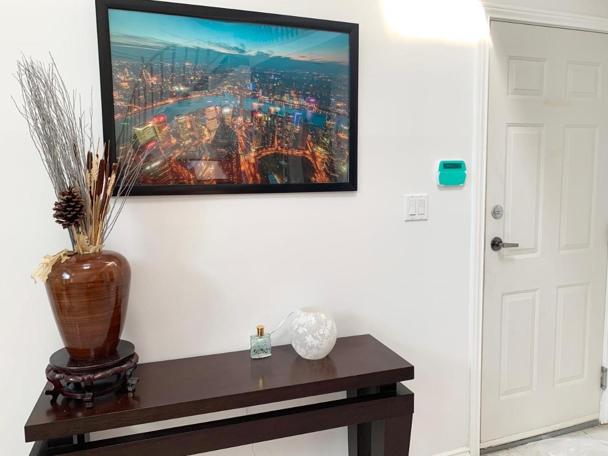 One Bedroom Queen Bed Sharing Washroom In Tiger Sweet House License## Richmond Exterior foto