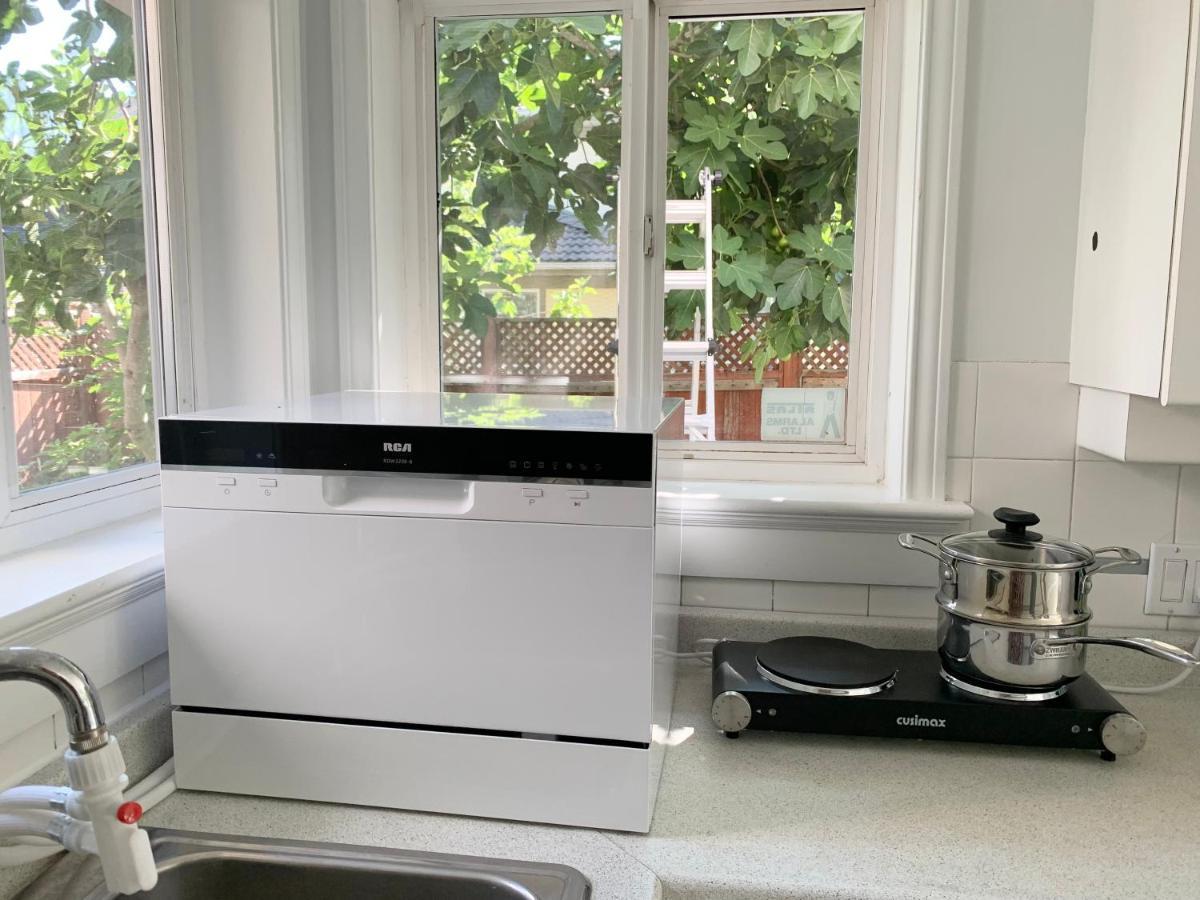 One Bedroom Queen Bed Sharing Washroom In Tiger Sweet House License## Richmond Exterior foto