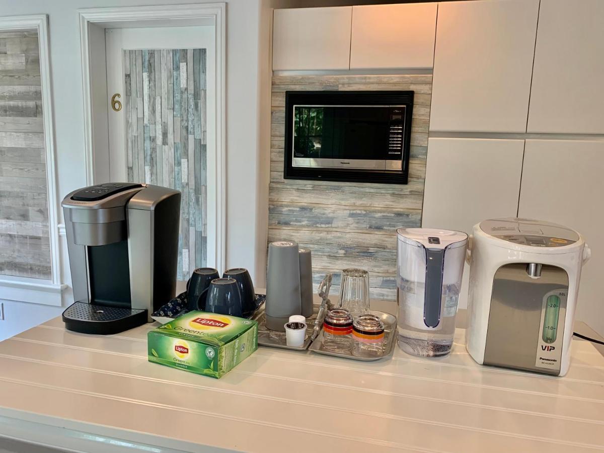 One Bedroom Queen Bed Sharing Washroom In Tiger Sweet House License## Richmond Exterior foto